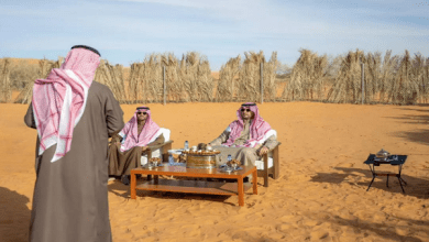 الأمير تركي بن محمد بن فهد يزور موقع السماء المظلمة بصحراء النفود الكبير