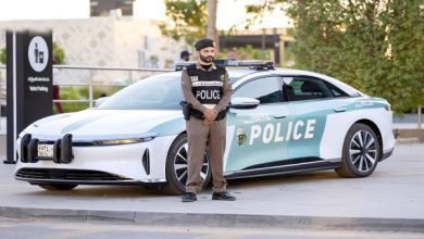 المرور يتيح لزوّار معرض واحة الآمان تجربة القيادة الآمنة عبر جهاز محاكاة