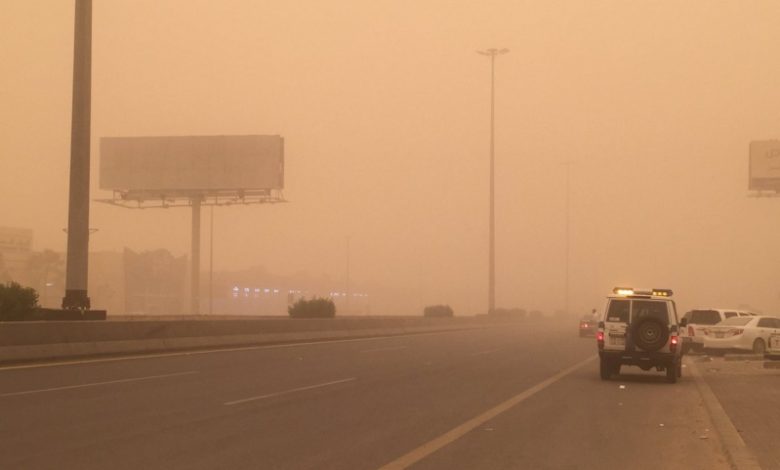 رياح نشطة مثيرة للأتربة والغبار على أغلب المناطق