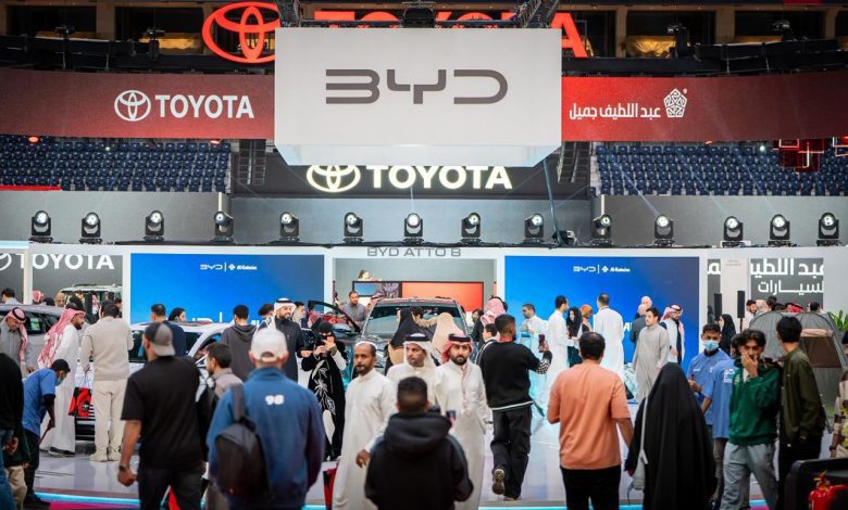 سيارات خارقة وتاريخية.. "المملكة أرينا" يجمع 100 ألف عاشق محركات