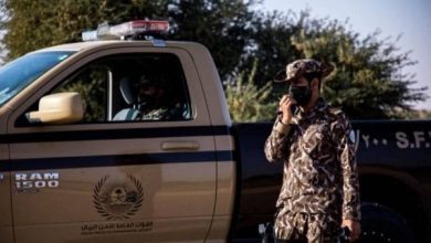 ضبط مخالفين لممارستهما الرعي المحظور والتخييم غير المُرخص