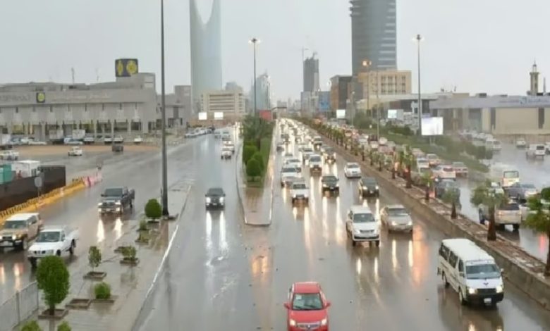 طقس اليوم.. أمطار رعدية ورياح نشطة على عدة مناطق