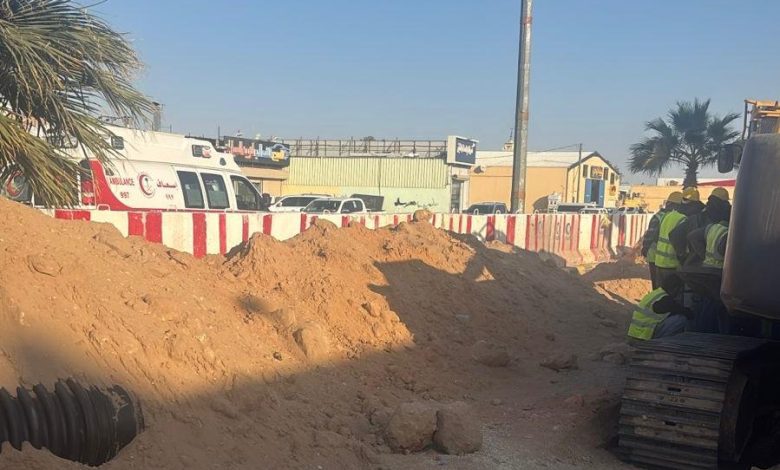 مصرع عاملين بانهيار حفرة صرف في وادي الدواسر