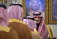 وزير الداخلية يلتقي أهالي الجوف وينقل لهم تحيات القيادة