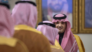 وزير الداخلية يلتقي أهالي الجوف وينقل لهم تحيات القيادة