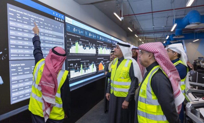 وزير النقل يتفقد سير العمليات التشغيلية في مطار الملك خالد الدولي بالرياض