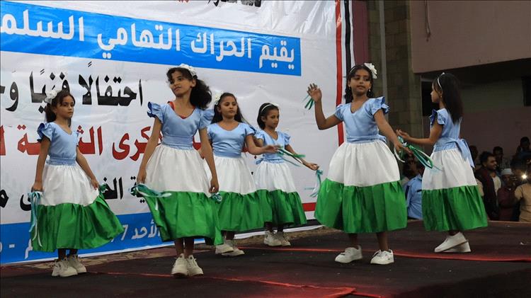 الخوخة تحتفل بالذكرى الثامنة لتحريرها من الملي-شيات الح-وثية الإرها-بية