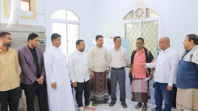 العمودي يطلع على سير العمل بمختبر فحص الانسجة بالمركز الوطني لعلاج الأورام بسيئون