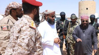 القائد العام لقوات درع الوطن يشرف ميدانياً على جاهزية القوات في حضرموت