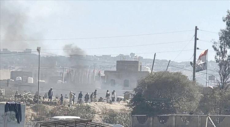 انفجار سيارة مفخخة يهزّ إدارة أمن الشمايتين في مدينة التربة بتعز