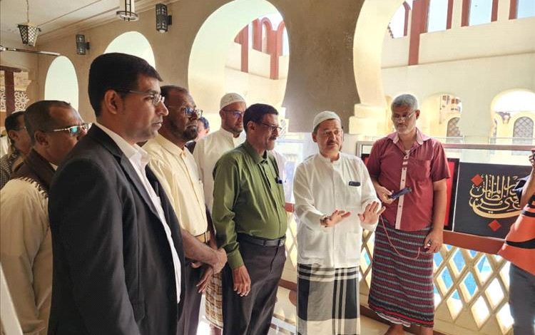 بتنظيم مكتب الثقافة.. مدير عام مديرية تريم يفتتح معرض "تريم بريشة هشام" للفنان هشام بن يحيى