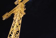 تركيب الرافعة البرجية  "Tower crane" في سد البوابات لسد حسان الاستراتيجي بأبين