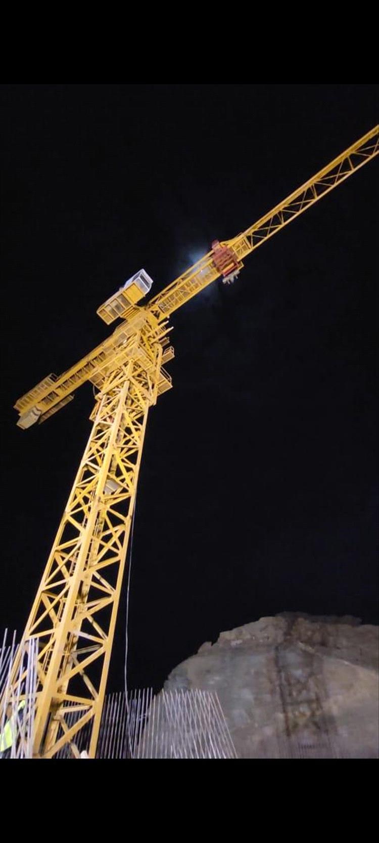 تركيب الرافعة البرجية  "Tower crane" في سد البوابات لسد حسان الاستراتيجي بأبين