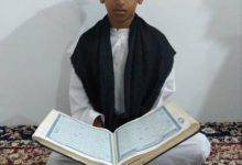 طالب يكمل حفظ القرآن في مسجد آل سالم بمودية وسط أجواء من الفرح والابتهاج