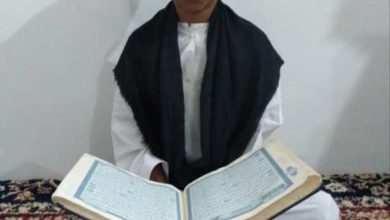 طالب يكمل حفظ القرآن في مسجد آل سالم بمودية وسط أجواء من الفرح والابتهاج