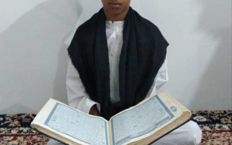 طالب يكمل حفظ القرآن في مسجد آل سالم بمودية وسط أجواء من الفرح والابتهاج
