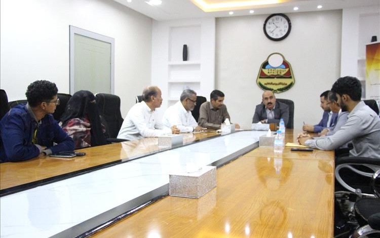 لقاء بتربية ساحل حضرموت يبحث أوجه التعاون المشترك مع مؤسسة الطبيب الزائر