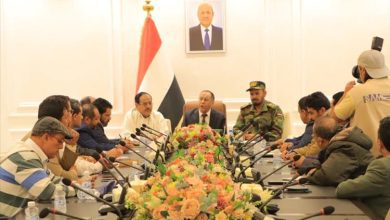 مأرب: وزير الصناعة يترأس اجتماع لجنة الاصلاحات السعرية ويزور عددا من المصانع