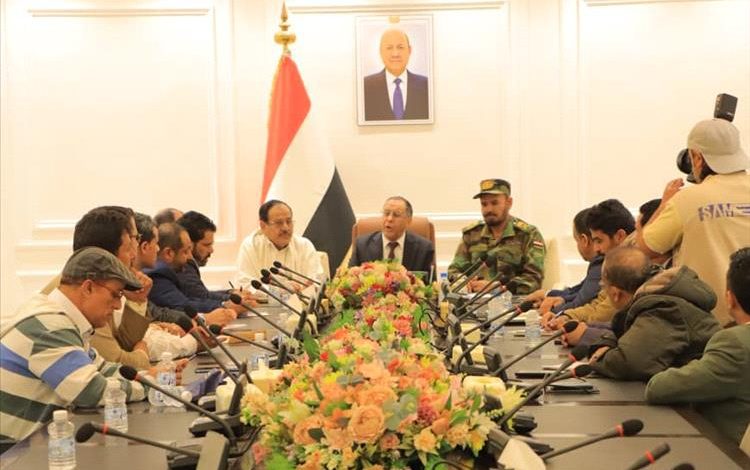 مأرب: وزير الصناعة يترأس اجتماع لجنة الاصلاحات السعرية ويزور عددا من المصانع