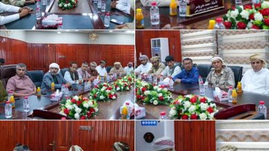 محافظ المهرة يلتقي اللواء باعش وقيادات المجلس الانتقالي ويؤكد أهمية توحيد الجهود للحفاظ على الأمن والاستقرار