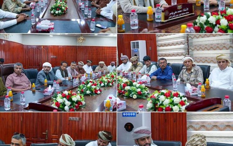 محافظ المهرة يلتقي اللواء باعش وقيادات المجلس الانتقالي ويؤكد أهمية توحيد الجهود للحفاظ على الأمن والاستقرار