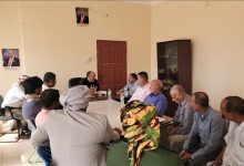 نائب وزير الصناعة والتجارة يبحث مع قيادة مديرية قلنسية آليات تنشيط الاستثمار وتعزيز الرقابة وضبط الأسعار بسقطرى