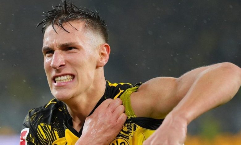 ظهير دورتموند ينتظر عروض الريال وبرشلونة والبايرن