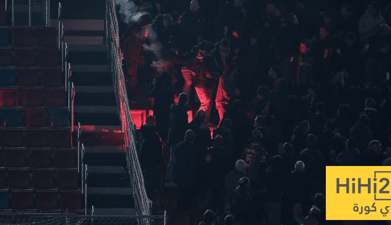 فضيحة مدرجات كامب نو.. اشتباه بمساعدة عمال لتهريب شماريخ جماهير فرانكفورت