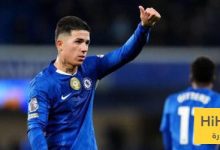 عين على فيرنانديز في مباراة إيفرتون