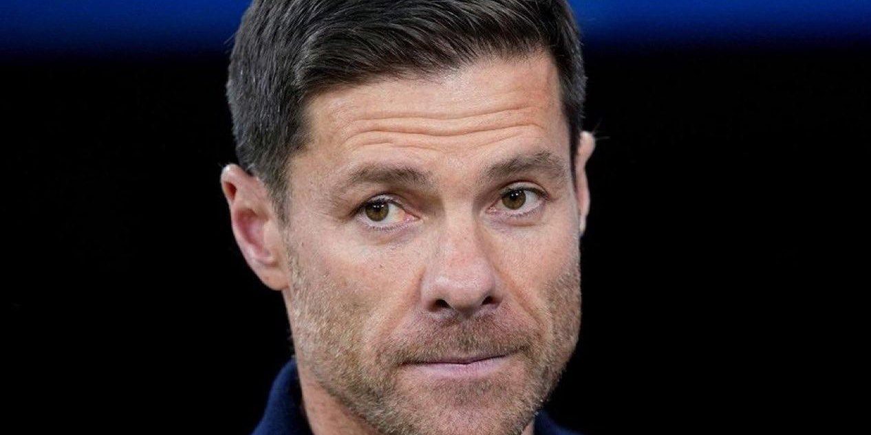 مدرب إشبيلية يدافع عن ألونسو