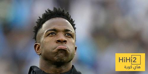 هل فينيسيوس طلب رحيل تشابي ألونسو حتى يجدد؟