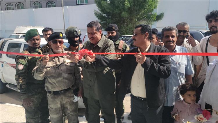 "الشعيبي" و"الداؤودي" يفتتحان ويضعان حجر الأساس عدد من المشاريع في مديرية المنصورة بعدن