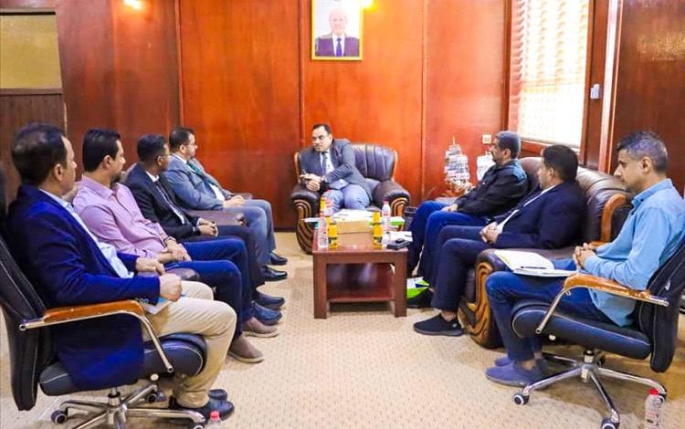 الوزير السقطري يلتقي فريق مؤسسة صلة للتنمية