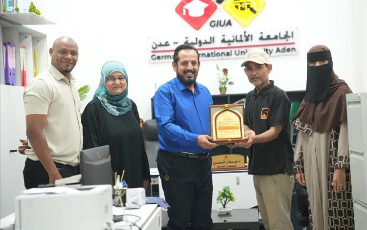 تكريم الدكتور عادل النمري لمساهمته البارزة في مشروع عدسة الإبداع نحو السلام