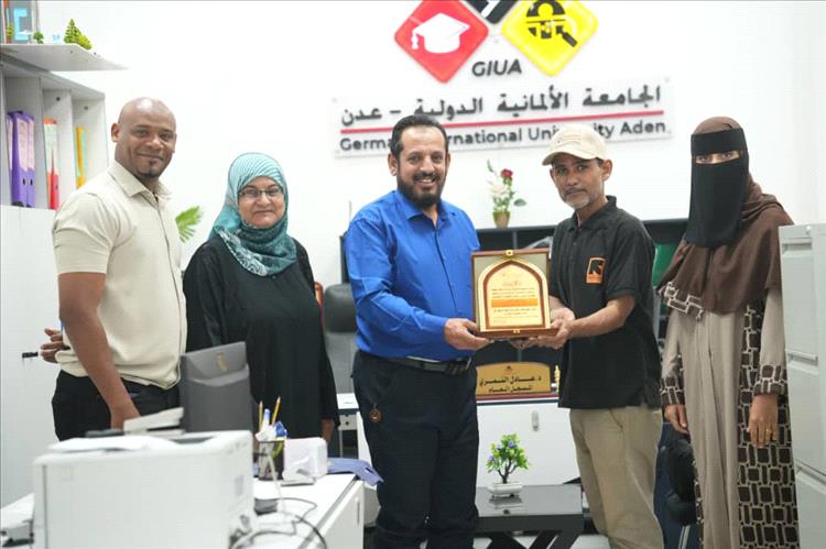 تكريم الدكتور عادل النمري لمساهمته البارزة في مشروع عدسة الإبداع نحو السلام