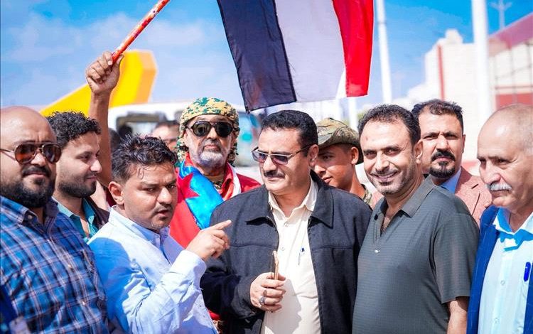 توافد قيادات محلية إلى ساحة العروض مع اقتراب بدء اعتصام الخيام في عدن