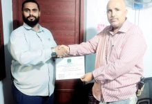 شخصيات بارزة يتقدمهم الصولبة العاصمة عدن تكرم العقيد نبيل عامر