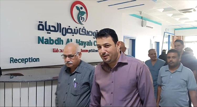 مدير صحة عدن يزور مستوصف نبض الحياة التخصصي في مديرية المنصورة