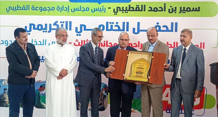 مدير صحة عدن يكرم الكادر الطبي المشارك بالمخيم المجاني الجراحي الثالث في مستشفى عدن التعاوني الخيري