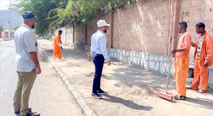 مدير صيرة يؤكد على ضرورة تعزيز دور المجتمع في الحفاظ على النظافة