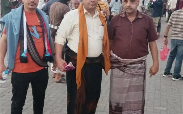 مدير مؤسسة اللحوم والمسالخ بالعاصمة عدن يشارك في الاعتصام المفتوح بساحة العروض