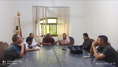 نائب رئيس الوحدة التنفيذية لإدارة مخيمات النازحين يجتمع بمدراء ادارات الوحدة التنفيذية لمناقشة التحديات