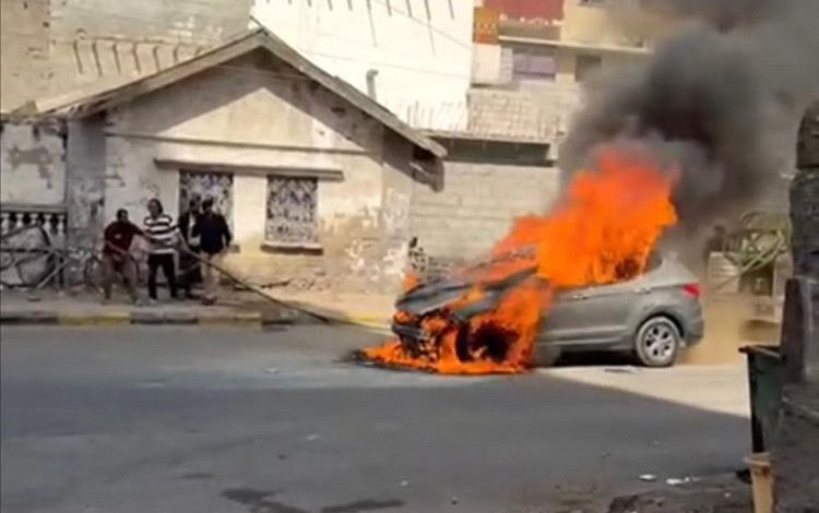نجاة سكرتير محافظ عدن محمد الجنيدي من احتراق مفاجئ لسيارته في التواهي