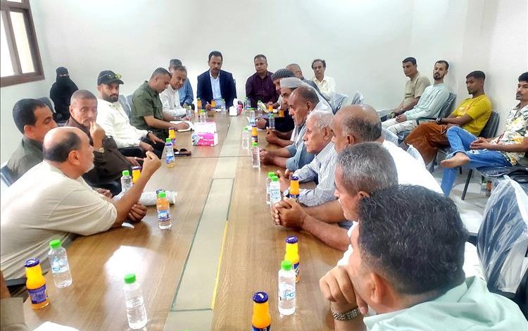 وزارة الزراعة والثروة السمكية تبحث في عدن إجراءات عاجلة لضبط أسعار الأسماك واستقرارها في الأسواق