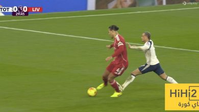 المباريات التي سيغيب عنها سيمونز بعد الطرد أمام ليفربول