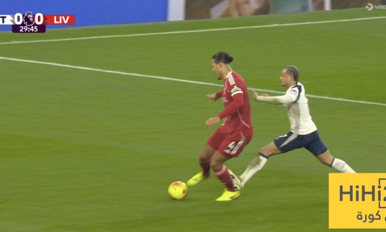 المباريات التي سيغيب عنها سيمونز بعد الطرد أمام ليفربول