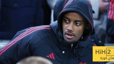 سلوت يدافع عن إيزاك !