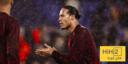 عين على فان دايك في مباراة ليدز يونايتد