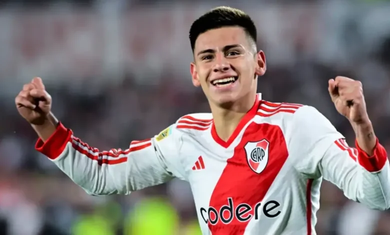 غوارديولا يرفض عودة إيتشيفيري إلى ريفر بليت معارًا