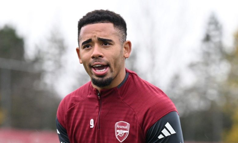 ميلان يخطط لضم مهاجم أرسنال في يناير